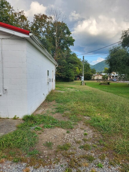 More Photos Of 223 First Ave, Hampton General Retail For Sale