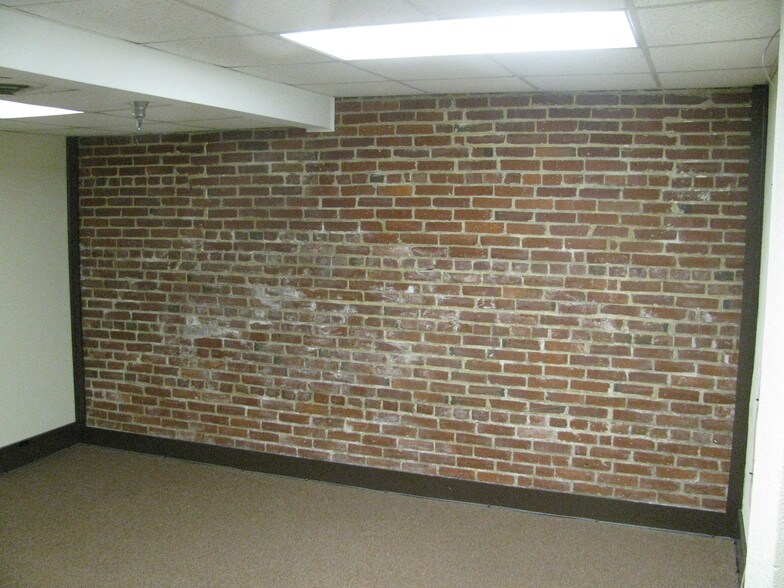 More Photos Of 1 Center Sq, Hanover Office For Lease