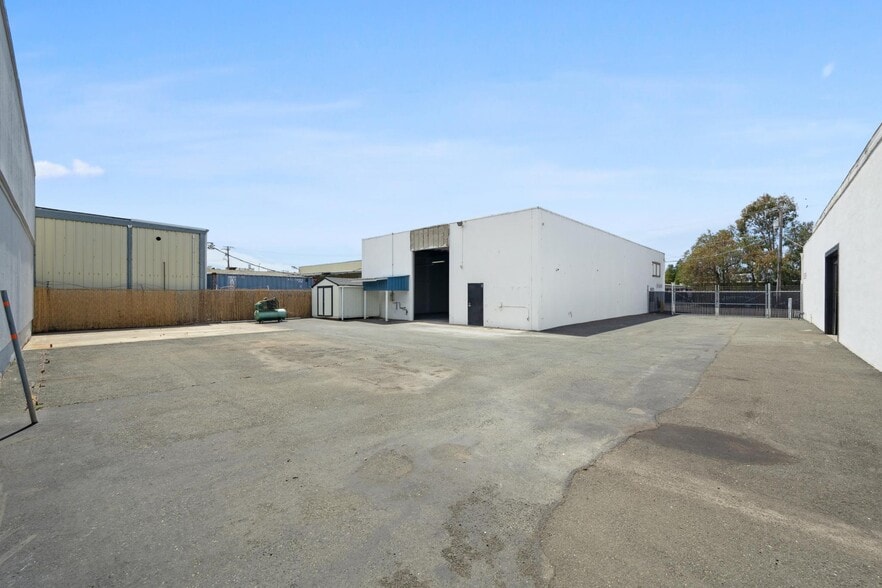 More Photos Of 2475 Bluebell Dr, Santa Rosa Industrial For Lease