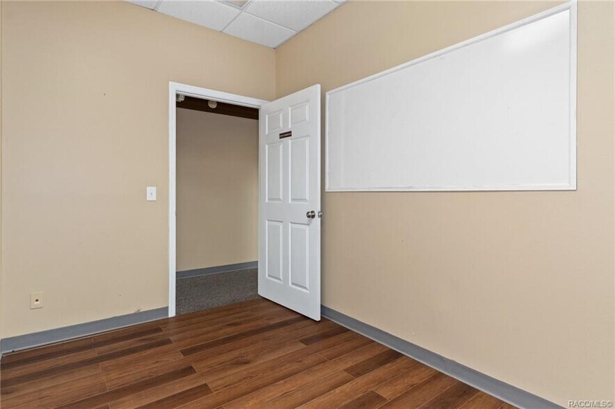 More Photos Of 102 E Highland Blvd, Inverness Drugstore For Sale