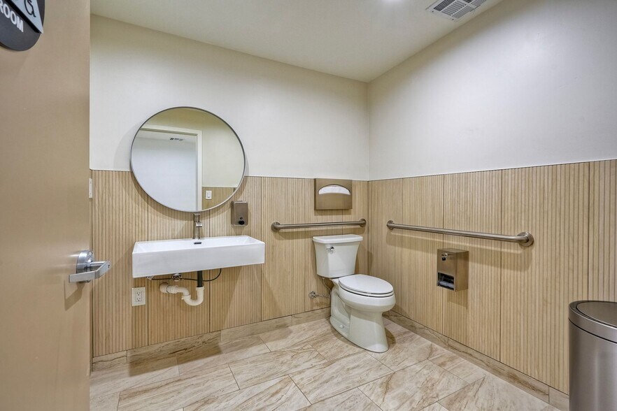 More Photos Of 1045 Main St, Ramona Freestanding For Lease