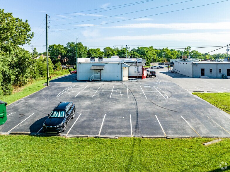 More Photos Of 1112 W Main St, Lebanon General Retail For Sale