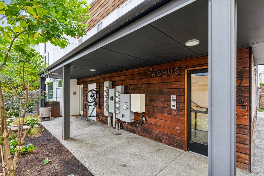 More Photos Of 4724 31st Ave S, Seattle Apartments For Sale