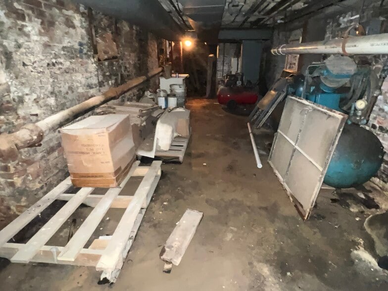 More Photos Of 1438-1442 Light St, Baltimore Showroom For Sale