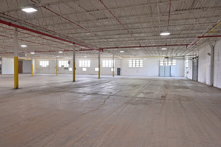 More Photos Of 7130 Krick Rd, Walton Hills Warehouse For Lease
