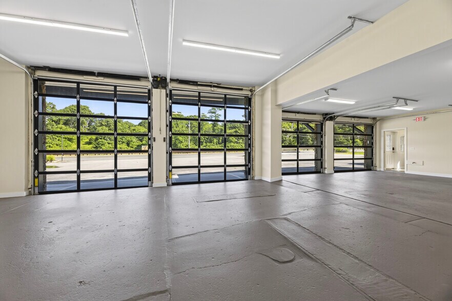 More Photos Of 5680 Post Rd, Charlestown General Retail For Lease