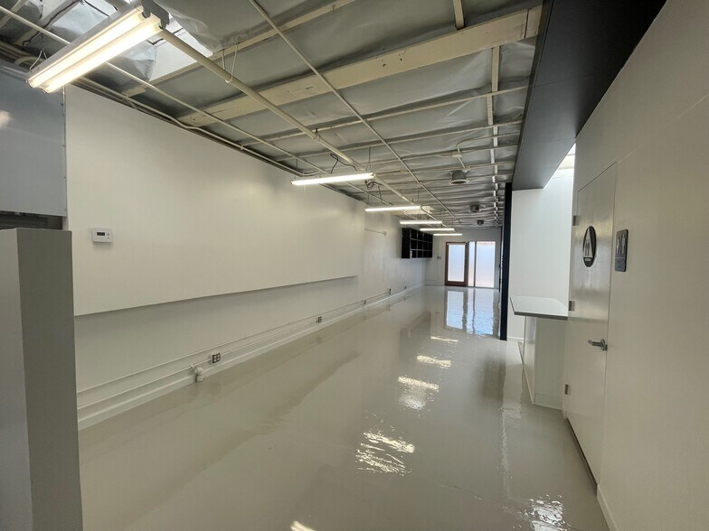 More Photos Of 529 Victoria Ave, Venice Loft Creative Space For Lease