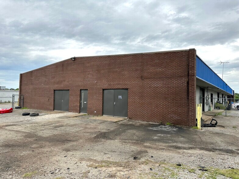 More Photos Of 3711-3721 Lamar Ave, Memphis Unknown For Lease