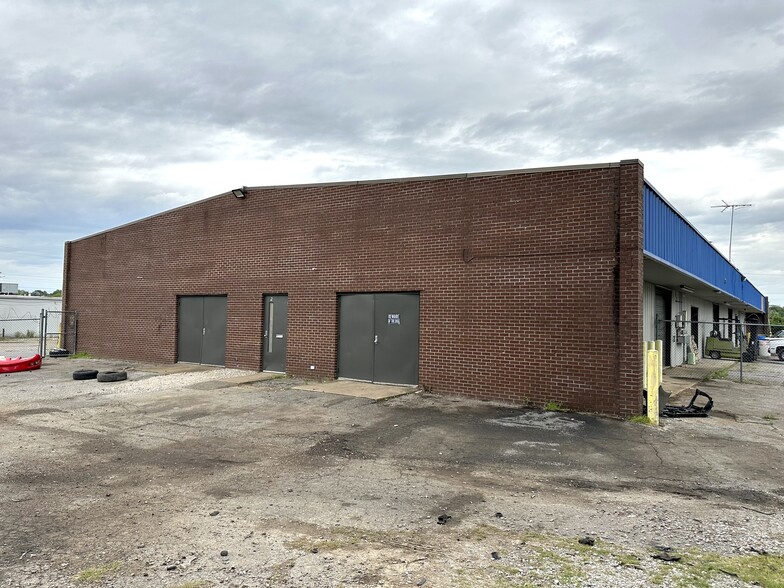 More Photos Of 3711-3721 Lamar Ave, Memphis Unknown For Lease