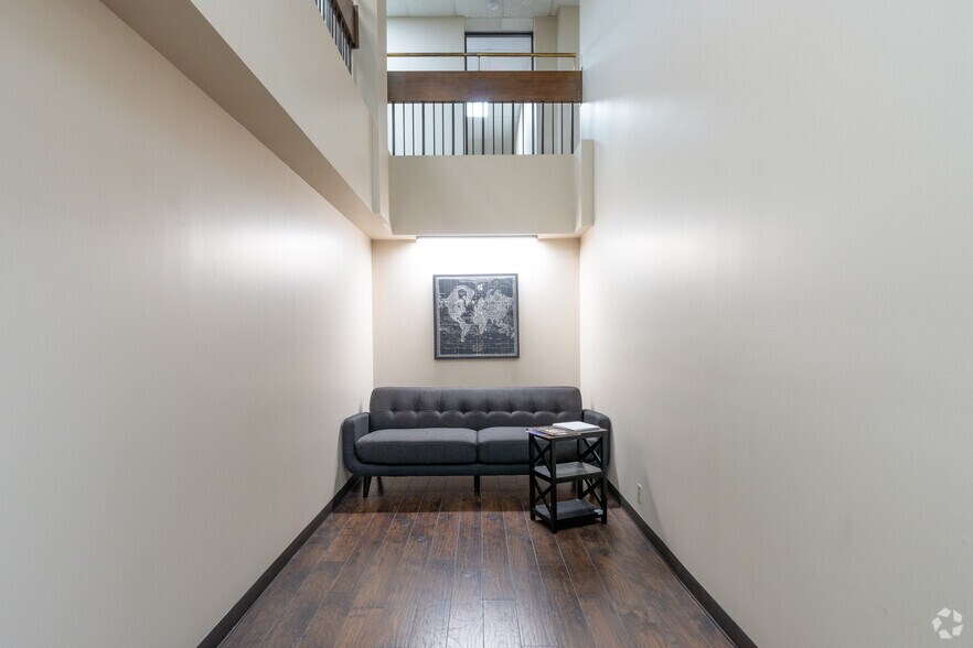 More Photos Of 303 E Main St, League City Office For Lease