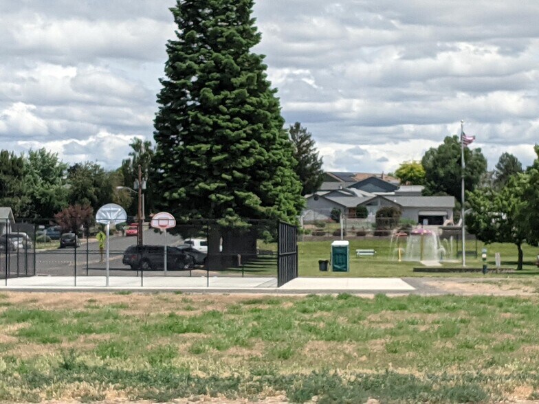 More Photos Of 501 1st Ave, Culver Storefront Retail Residential For Sale