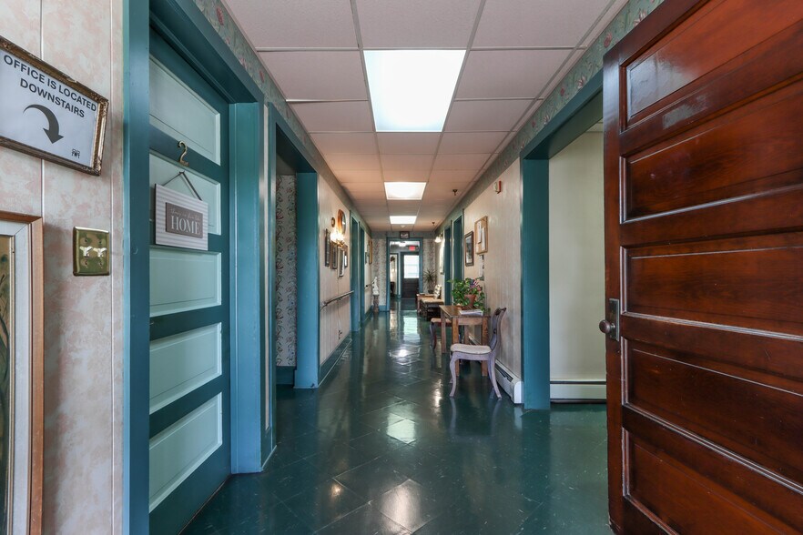 More Photos Of 109 W Lake St, Waupaca Healthcare For Sale
