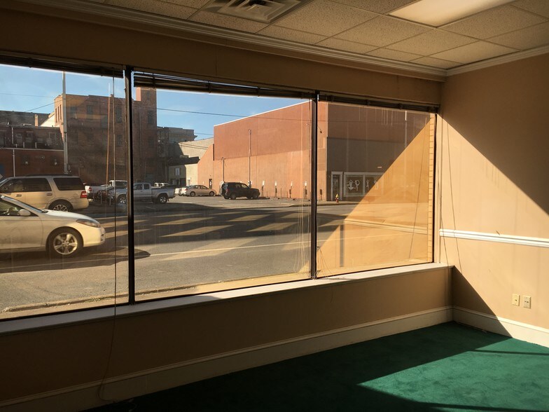 More Photos Of 1539 Greenup Ave, Ashland Office For Lease