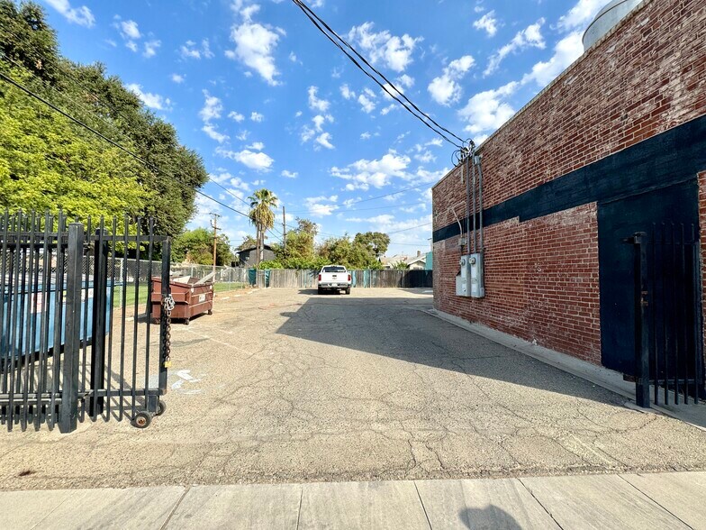 More Photos Of 373 N Fresno St, Fresno Storefront Retail Residential For Sale