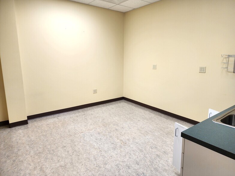 More Photos Of 436 Hadley St, Mount Airy Healthcare For Sale