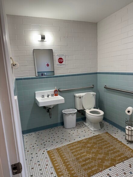 More Photos Of 2370 Vineville Ave, Macon-Bibb Office Residential For Lease