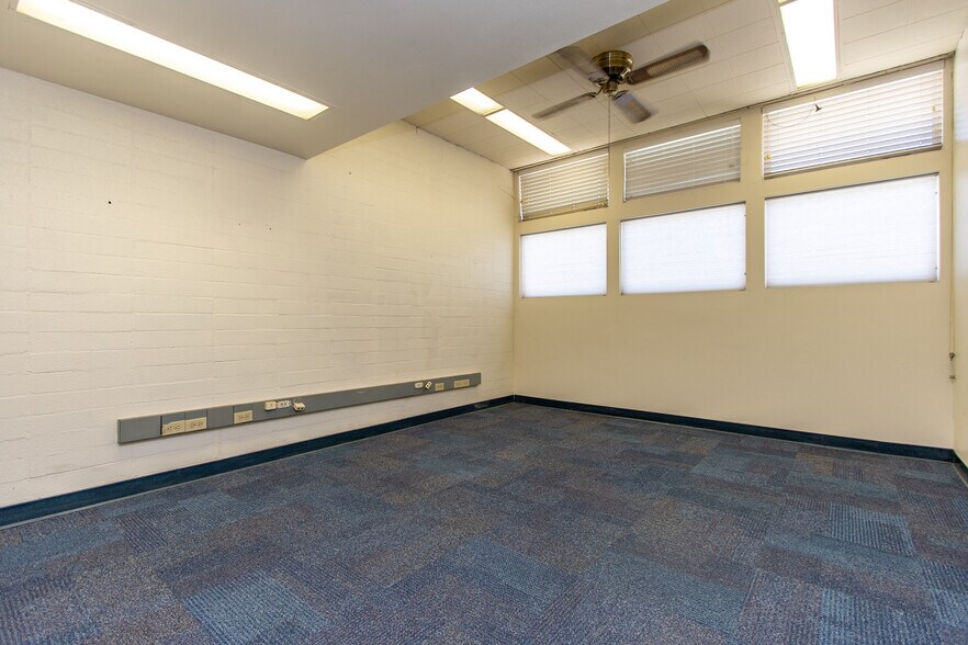 More Photos Of 971 E Broadway Ave, Atwater Office For Lease