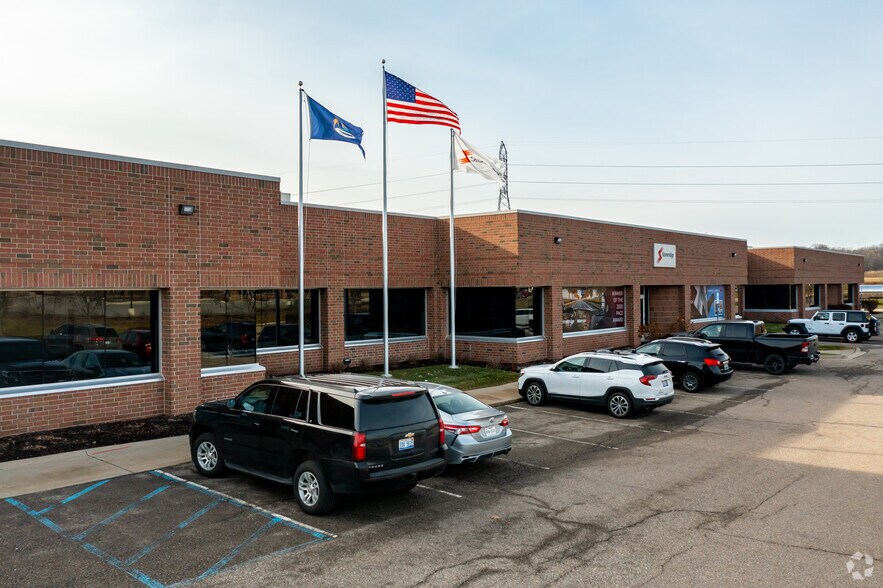 More Photos Of 39675 MacKenzie Dr, Novi Office For Lease