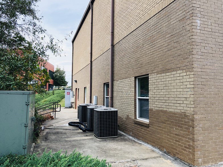 More Photos Of 230 Elm St, Cumming Unknown For Lease