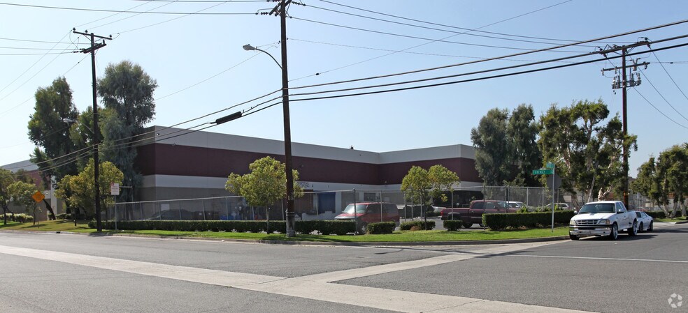 More Photos Of 5960 Corvette St, Commerce Warehouse For Lease
