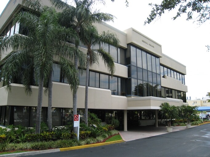 More Photos Of 927 45th St, West Palm Beach Medical For Lease