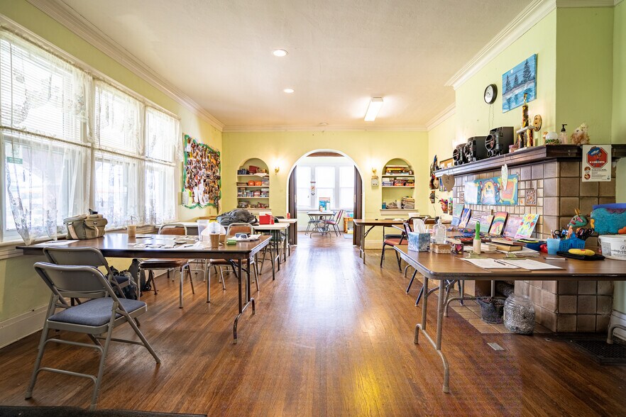 More Photos Of 528 E Main St, Gallatin Office For Sale