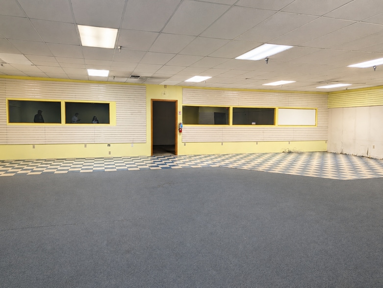More Photos Of 1155 Mohawk St, Utica Storefront For Lease