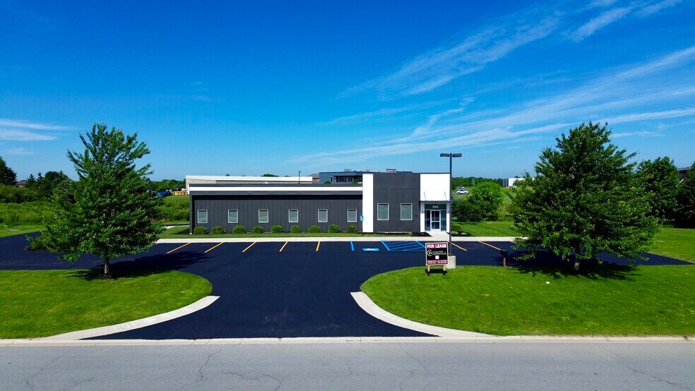 More Photos Of 950 Transport Dr, Valparaiso Flex For Lease