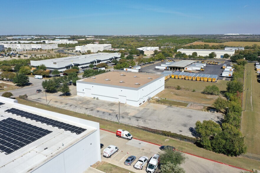 More Photos Of 8020 Exchange Dr, Austin Warehouse For Lease