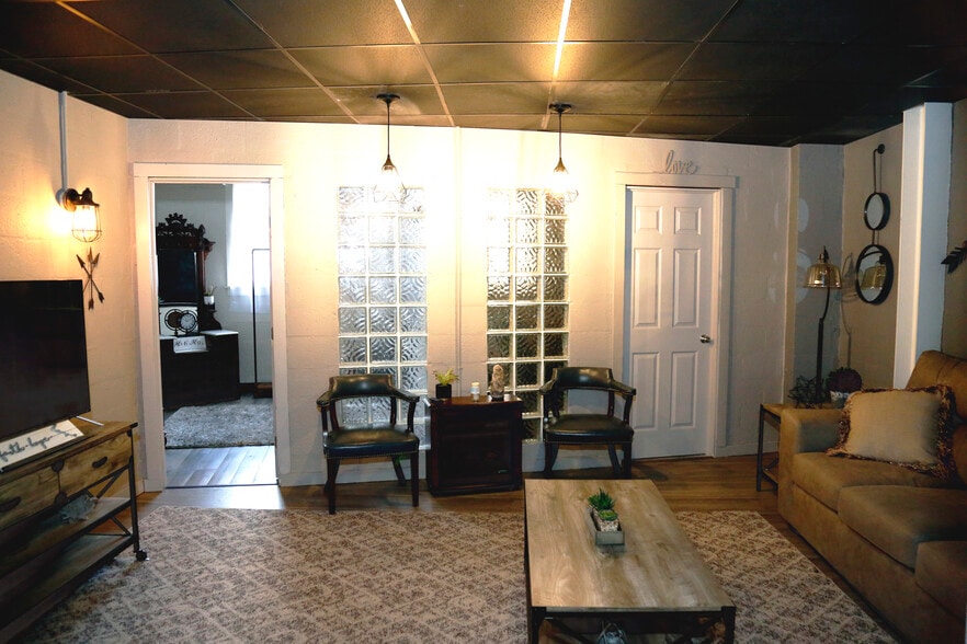 More Photos Of 801 E Park Ave, Fairmont Storefront For Sale