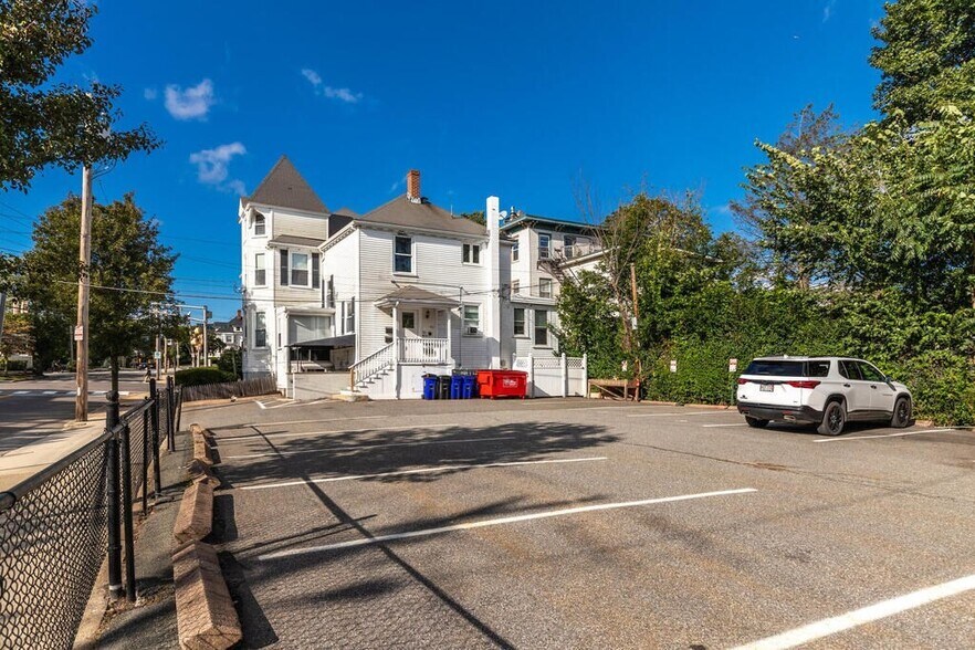 More Photos Of 440 Pleasant St, Malden Apartments For Lease