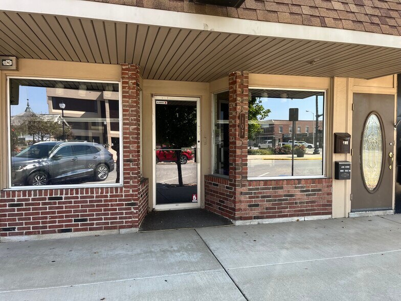 More Photos Of 107 N Main St, Monticello Storefront Retail Residential For Lease