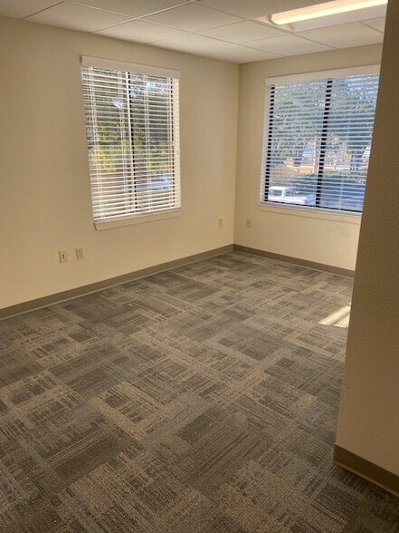 More Photos Of 5500 Bee Ridge Rd, Sarasota Office For Sale