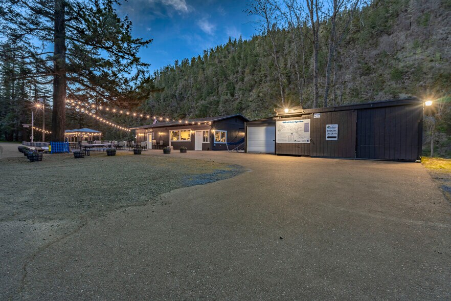 More Photos Of 11744 Galice Rd, Merlin Hotel For Sale