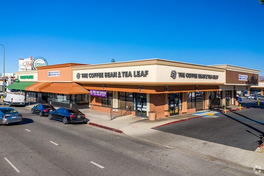 More Photos Of 21733-21841 Ventura Blvd, Woodland Hills General Retail For Lease