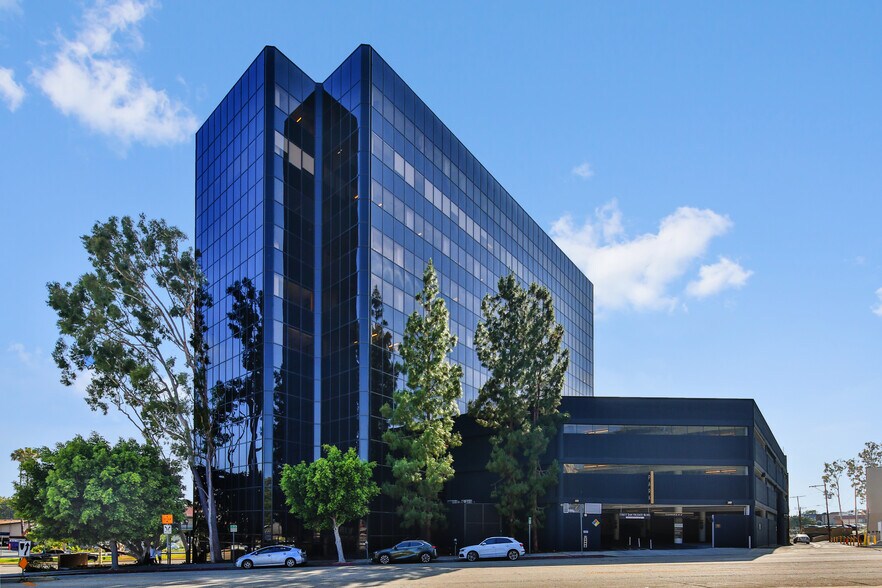 More Photos Of 11611 San Vicente Blvd, Los Angeles Office For Lease