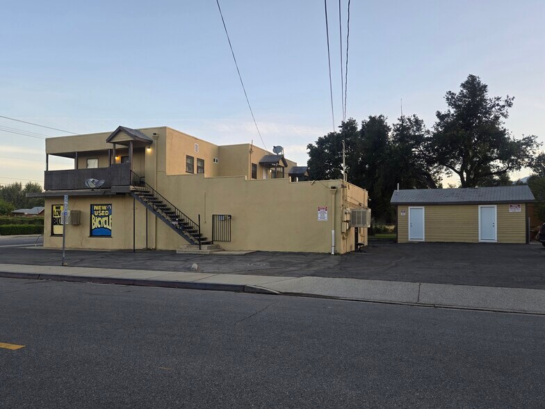More Photos Of 1002 Beaumont Ave, Beaumont Storefront Retail Office For Sale