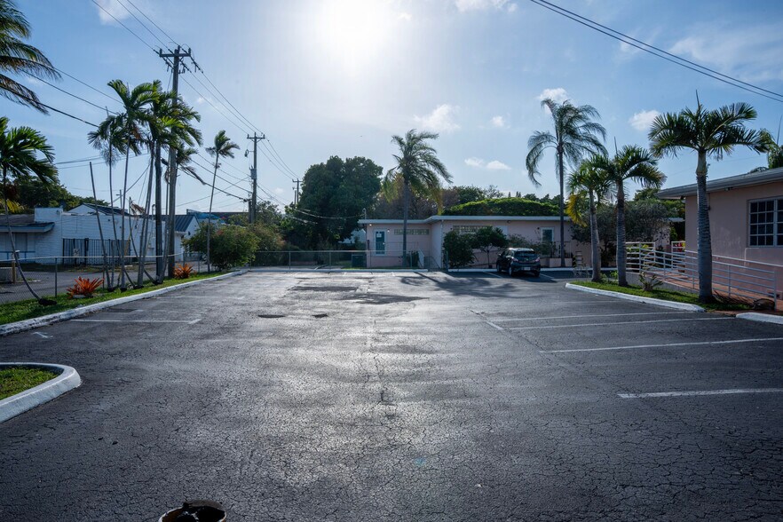 More Photos Of 986 NE 126th St, Miami Office Residential For Sale