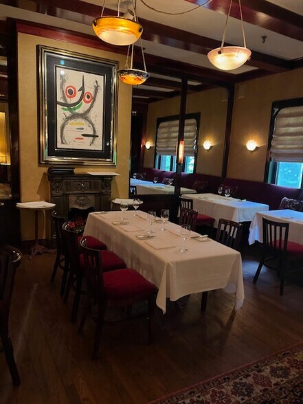 More Photos Of 222 E Ontario St, Chicago Restaurant For Sale