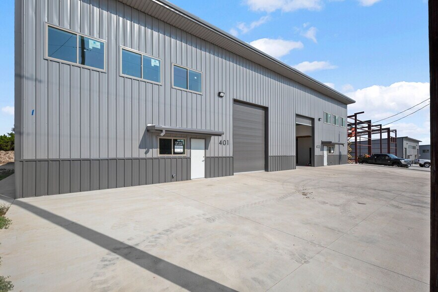 More Photos Of 10100 Darden Hill Rd, Austin Unknown For Lease