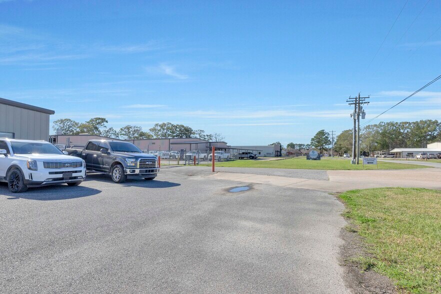 More Photos Of 200-251 Rousseau Rd rd, Youngsville Warehouse For Sale