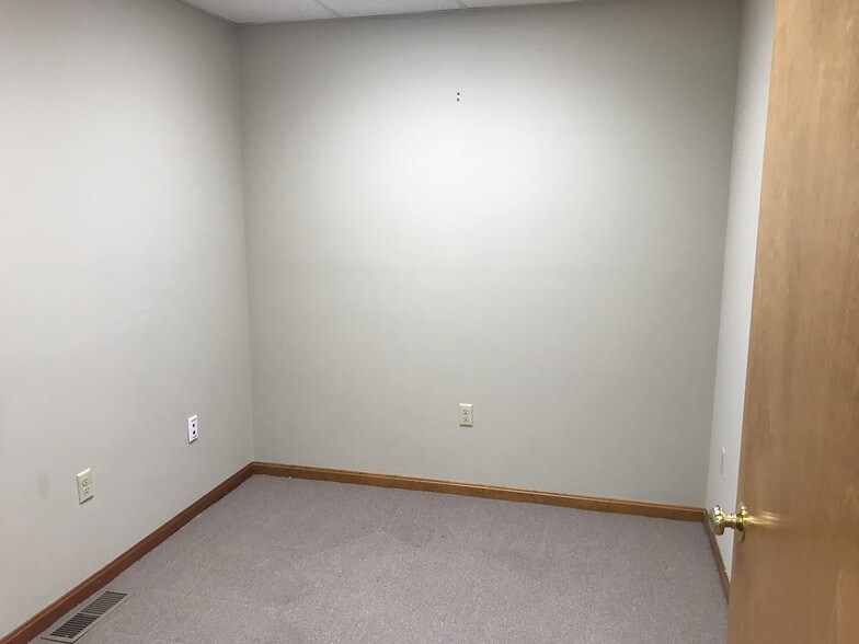 More Photos Of 1991 S State St, Dover Office For Lease