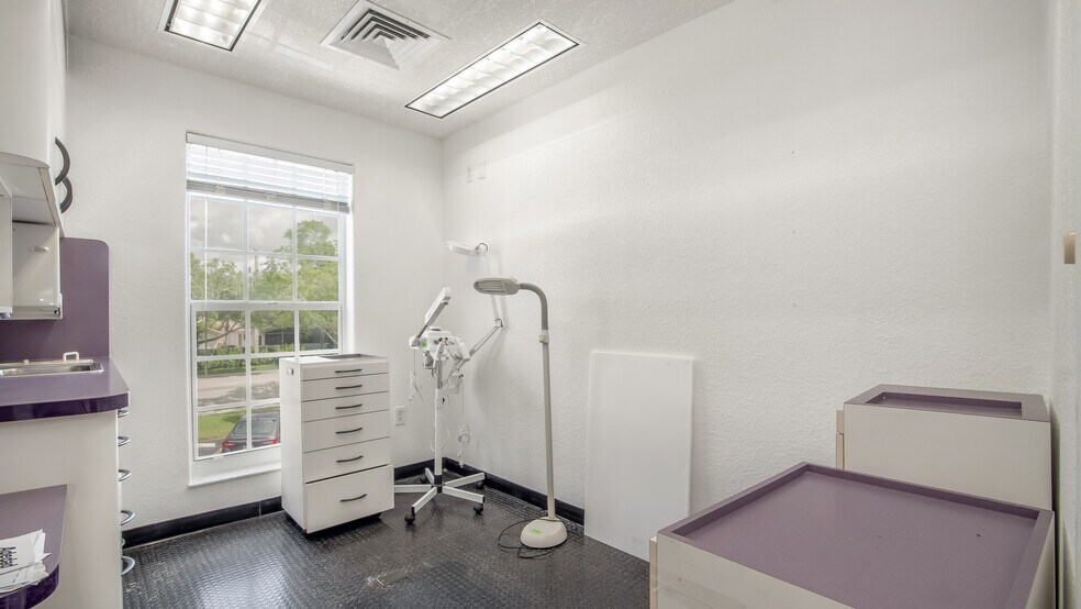 More Photos Of 7777 N University Dr, Tamarac Medical For Sale