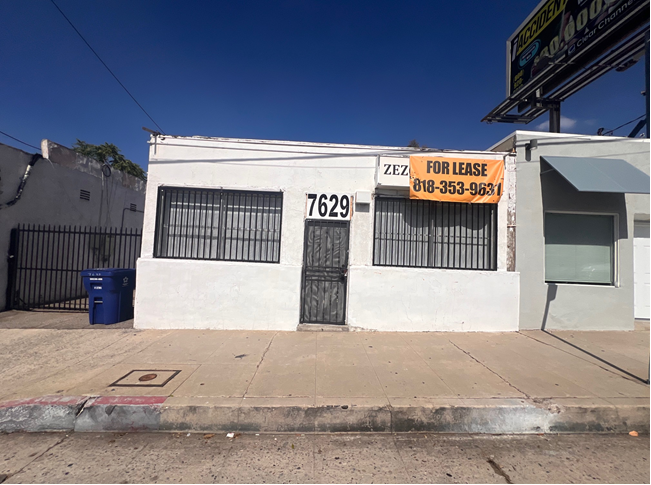 More Photos Of 7629 Foothill Blvd, Tujunga Industrial For Lease
