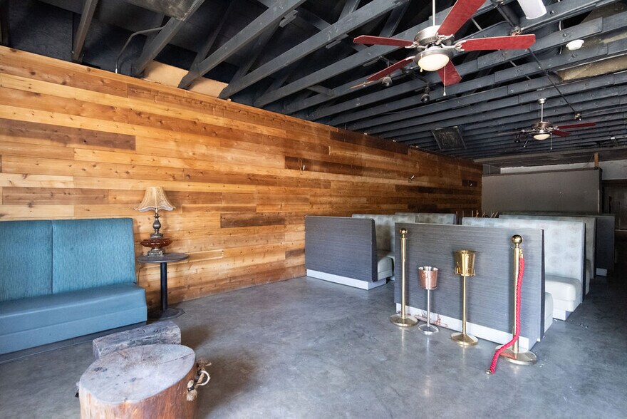 More Photos Of 132 S 1st St, Turlock Storefront For Sale