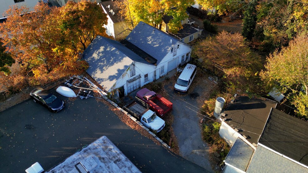 More Photos Of 18 Beech St, Greenwich Freestanding For Sale