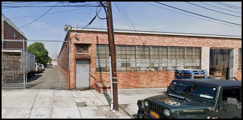 More Photos Of 7202 51st Ave, Woodside Industrial For Sale