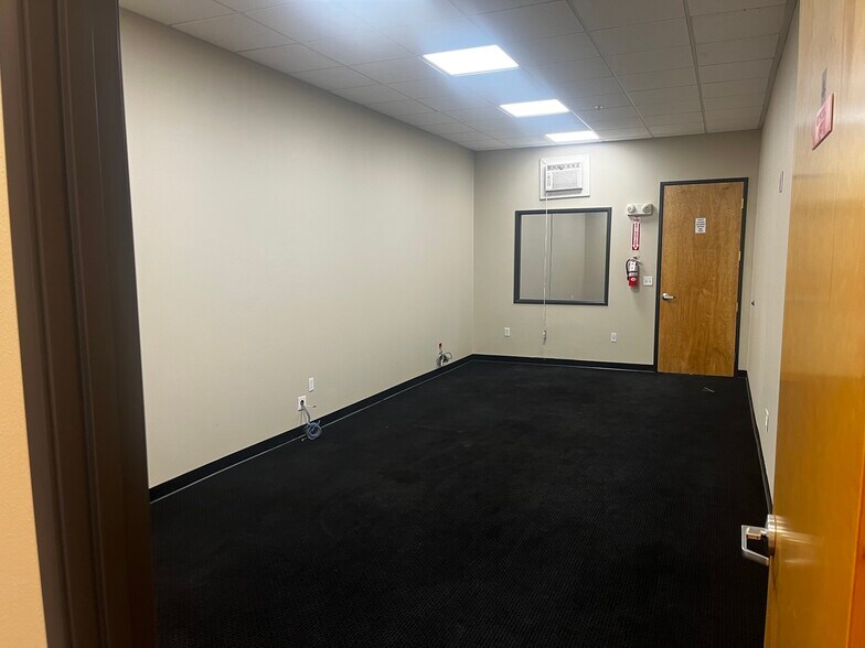 More Photos Of 7490 Commercial Way, Henderson Warehouse For Sale