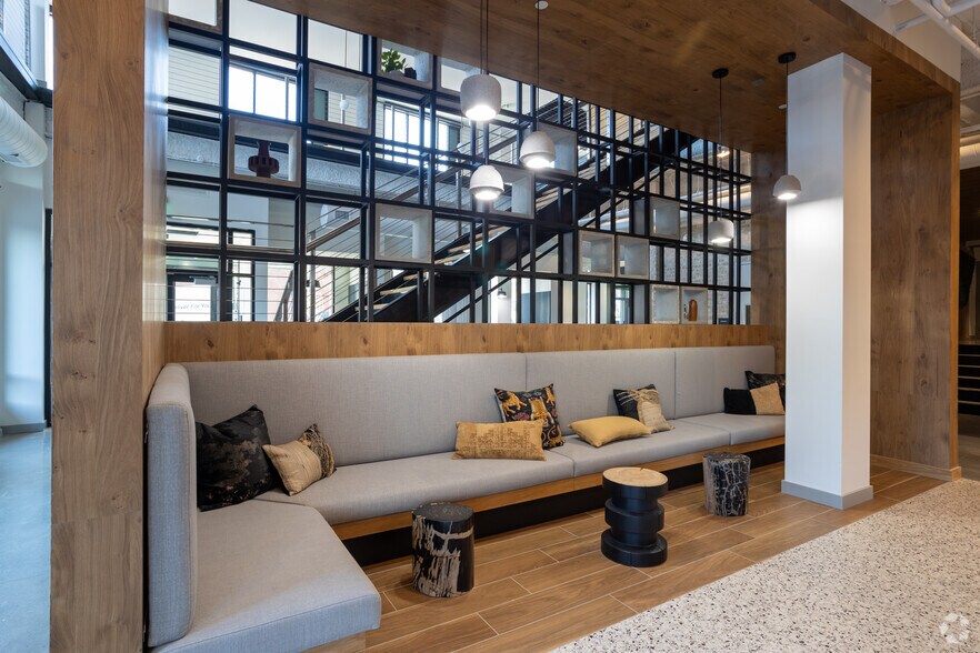 More Photos Of 52 Hanover St, Portland Apartments For Lease