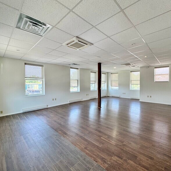 More Photos Of 404-406 W 75th St, Kansas City Storefront Retail Office For Lease